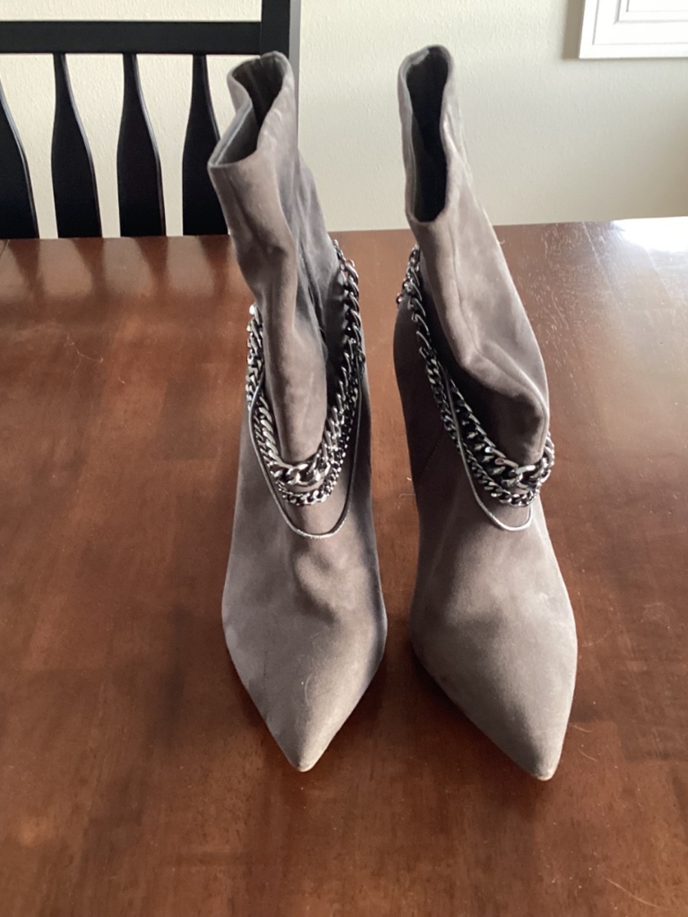 Beautiful boots - Picture 2 of 3